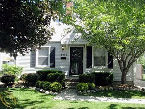 1907 Cole Ave photo 1