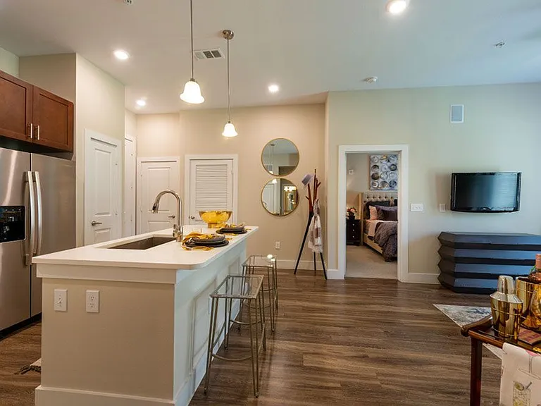 Hardy Yards Apartment Homes — Photo 8