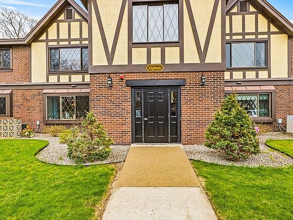 3rd image of 18 Royal Lake Dr APT 7