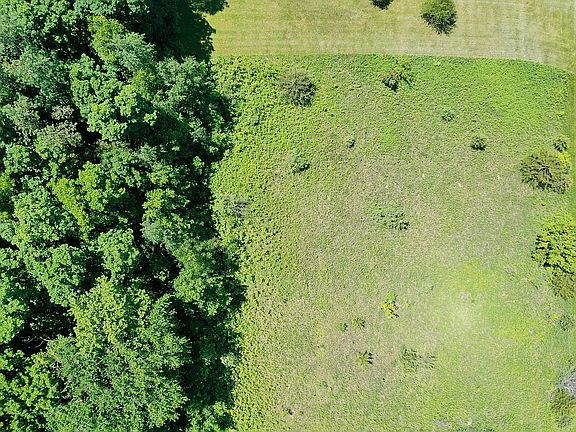 3rd image of 21 Sugarcreek Trl