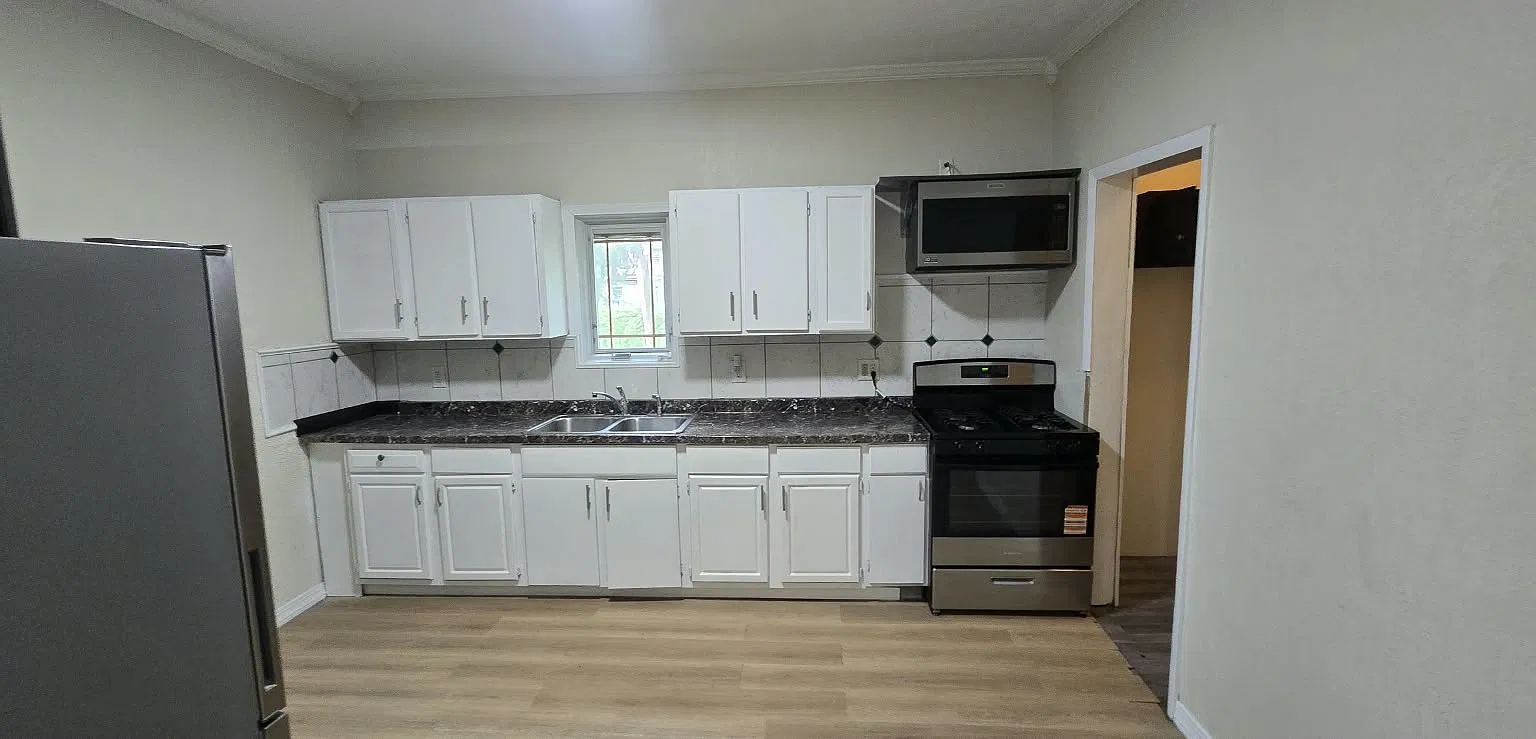 821 Blaine Ave - 1 — Photo 2