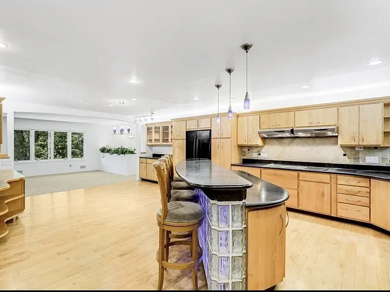 801 Corens Dr — Photo 22