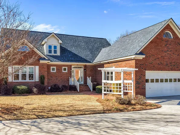 6303 Pointe Lane, Rocky Mount, NC 27803