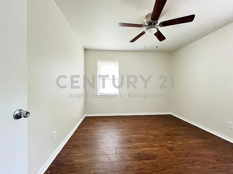 114 Southmanor Ct — Photo 10
