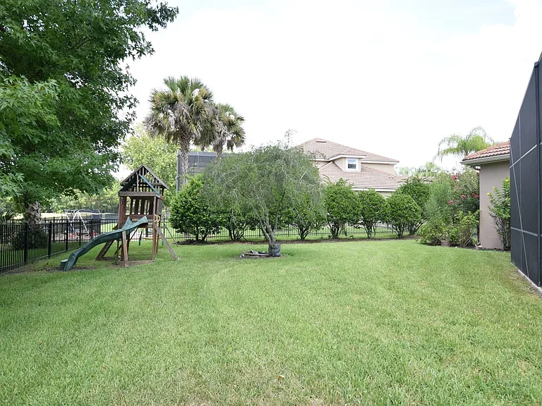 1036 Shadowmoss Cir — Photo 27