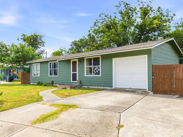 425 Riley, Seguin, TX 78155