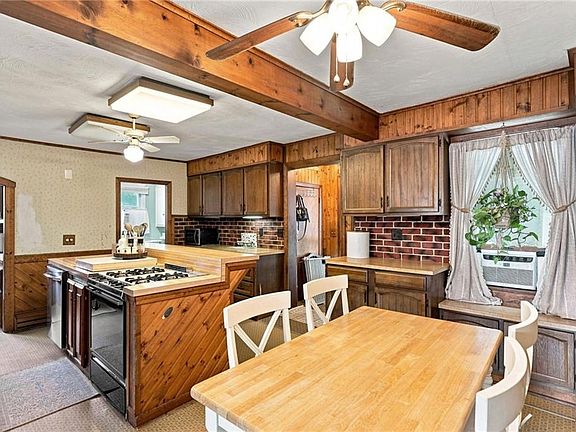 4th image of 41 Mount Hope Ave