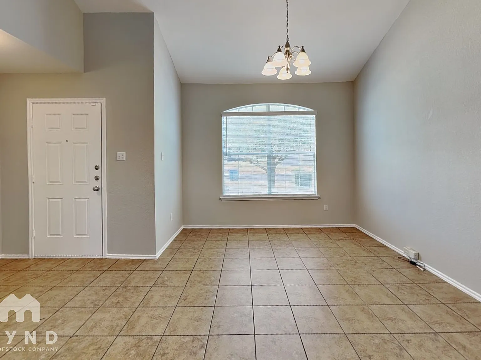 4 bed, 2.5 bath, 2090 sqft, $2,245 — Photo 2