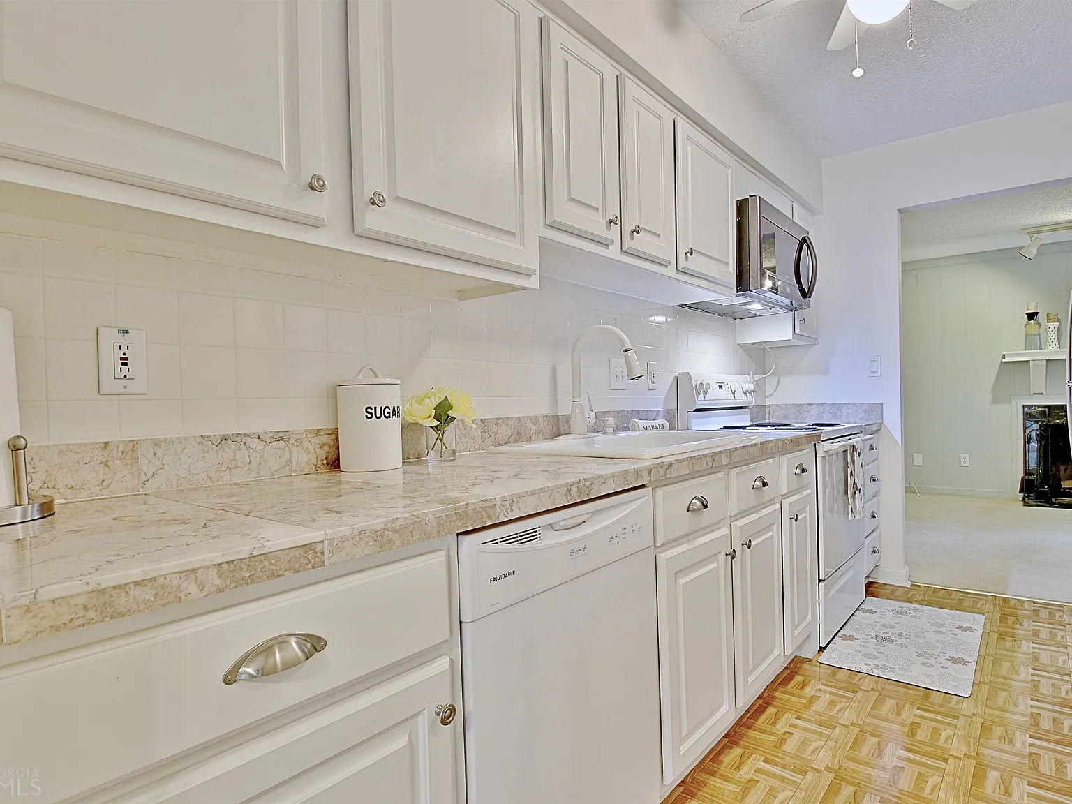 3 bed, 2.5 bath, 1765 sqft, $2,300 — Photo 2