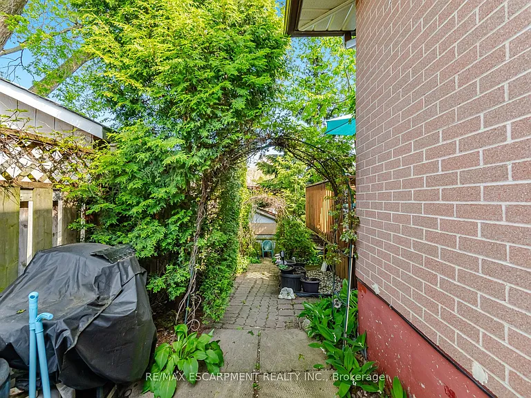 1926 Reiss Ct — Photo 40