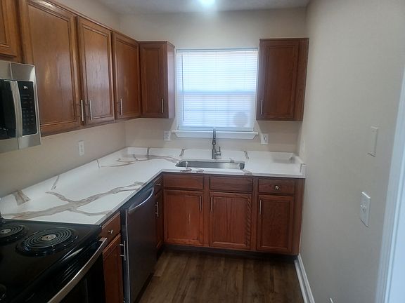2nd image of 608 Sherard Cir #608