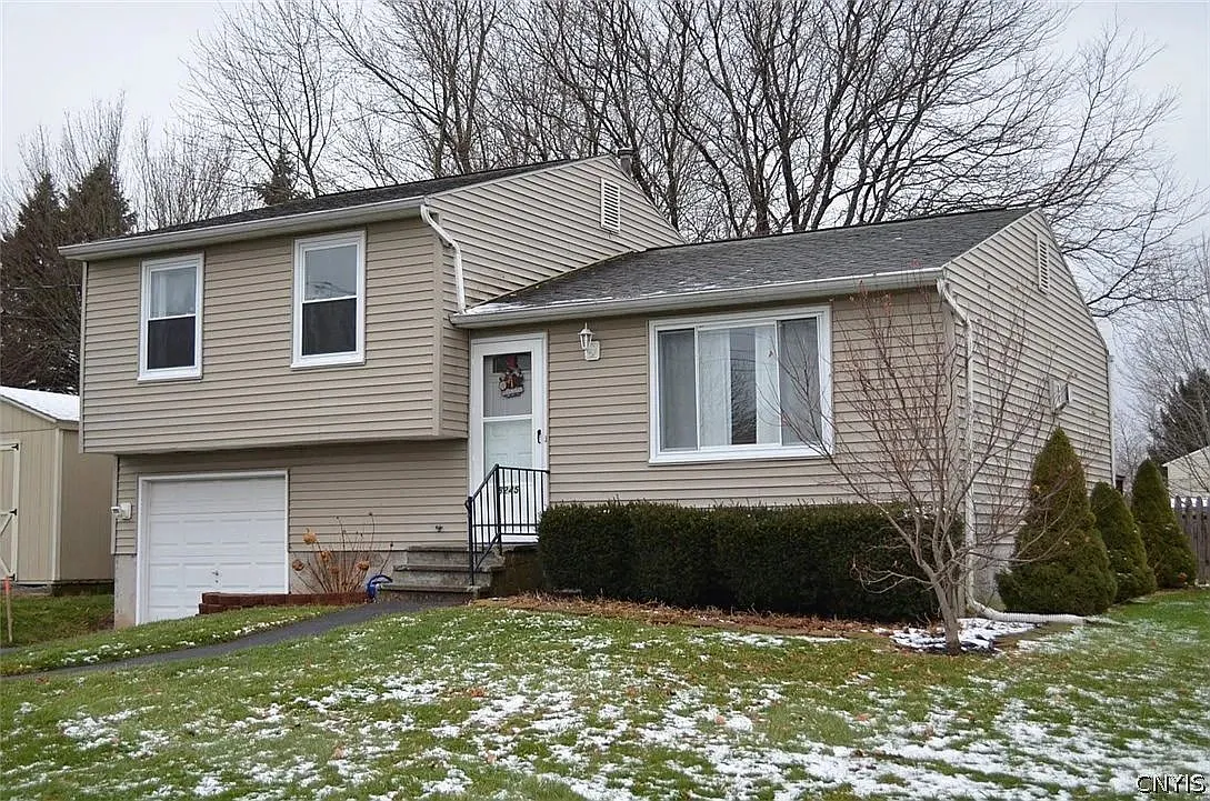 3 bed, 1.0 bath, 1316 sqft, $2,500 — Photo 1