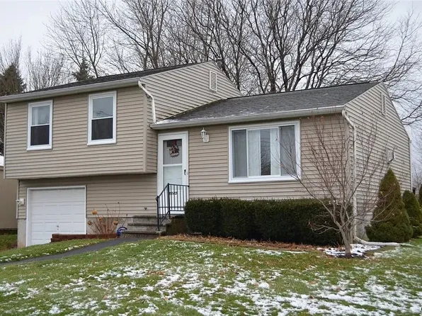 8245 Elaine Cir, Liverpool, NY 13090