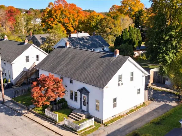 35 Benoit St, Coventry, RI 02816