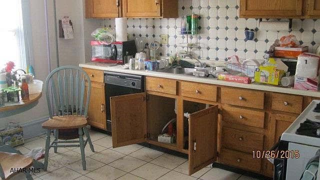 2nd image of 810 4th Ave