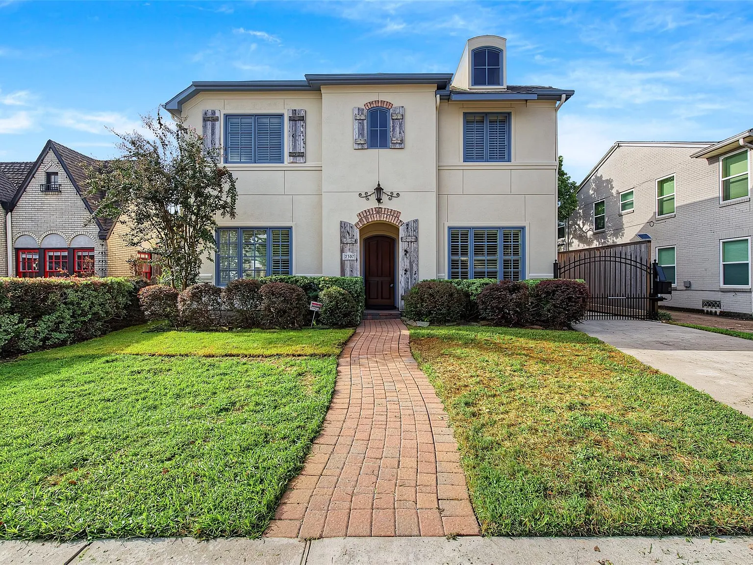 4 bed, 3.5 bath, 3789 sqft, $5,300 — Photo 2