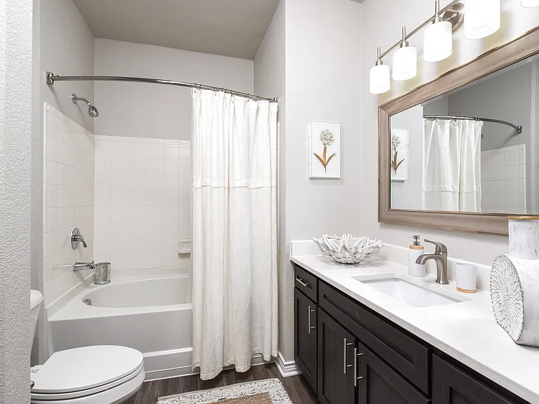 Bathroom with Garden Tub