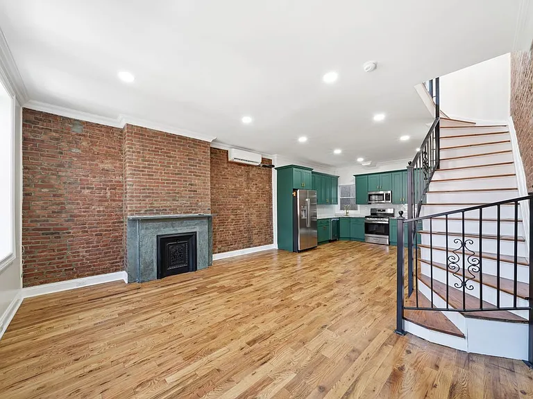 37 Astor Pl #2 — Photo 3