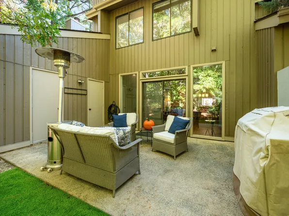 2 Vauxhall Pl, Chapel Hill, NC 27517