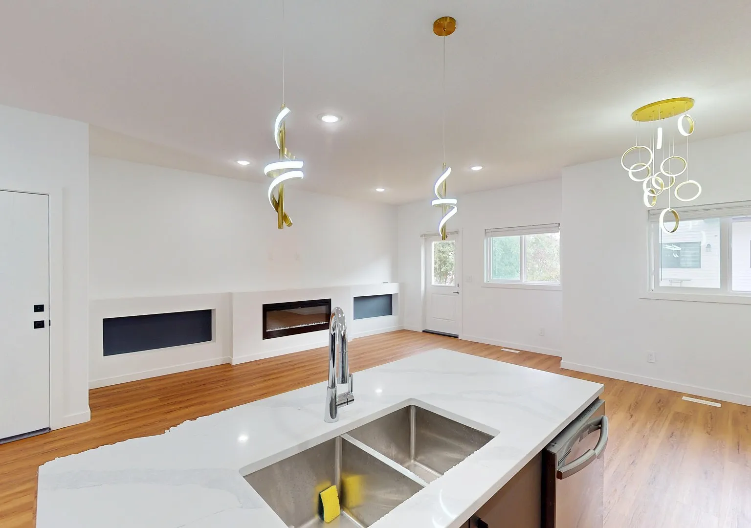 15 Hawks Ridge Boulevard NW — Photo 2