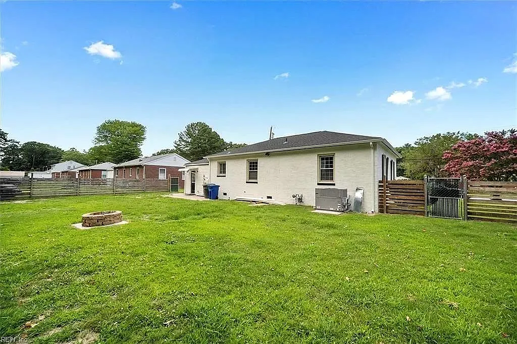 3 bed, 1336 sqft, $3,000 — Photo 2