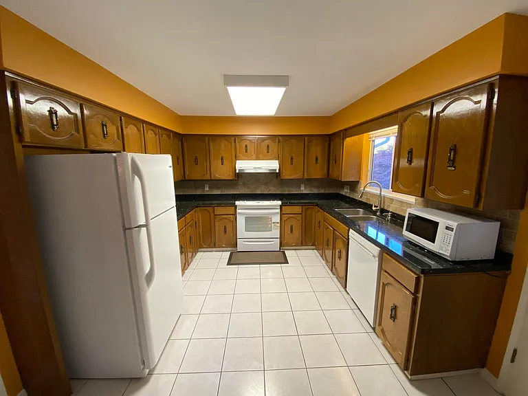 6368 Buckingham Dr — Photo 5