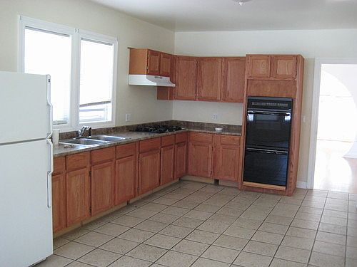 5th image of 2740 N Sayre Ave