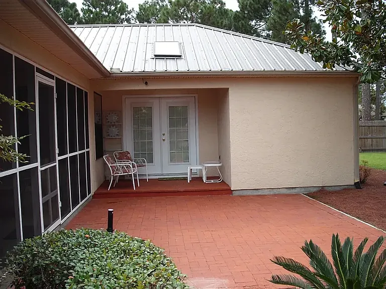 604 Mallory Dr — Photo 3