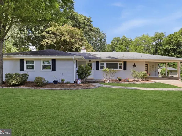 4216 Jackson Pl, Alexandria, VA 22309