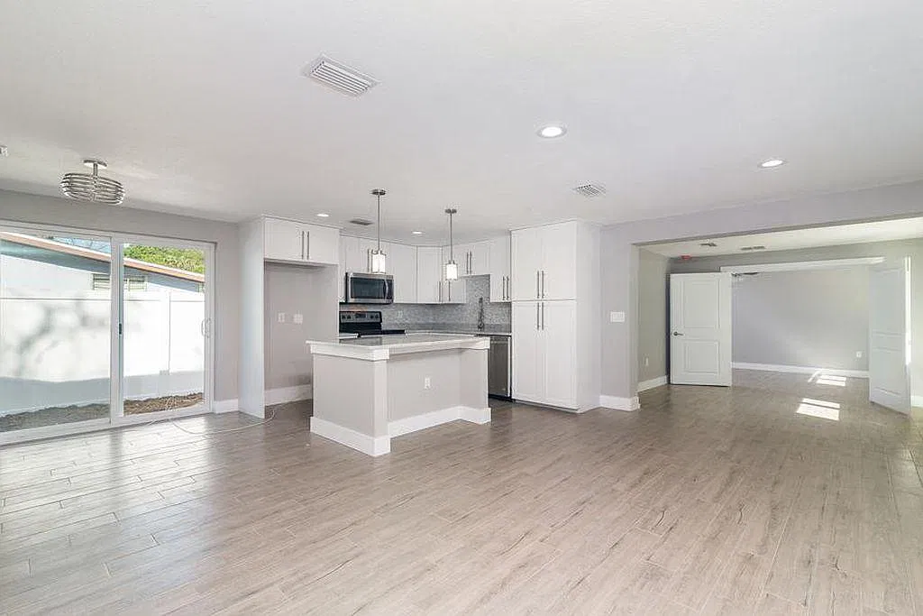 3 bed, 1624 sqft, $3,300 — Photo 2