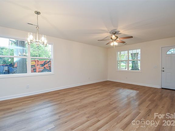 5th image of 1047 Secor St