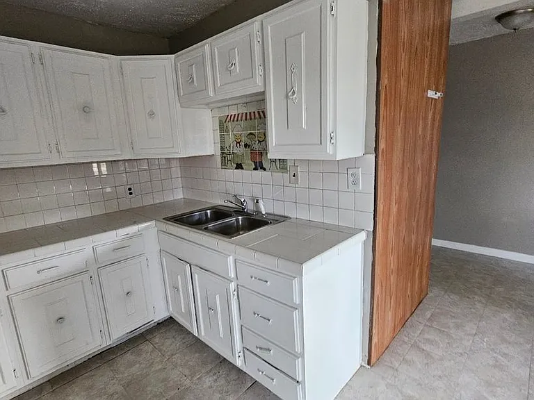 2220 S Air Depot Blvd — Photo 7