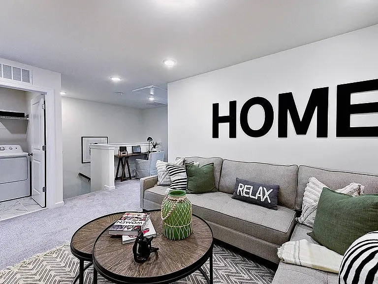 2486 Hutch Ln — Photo 6