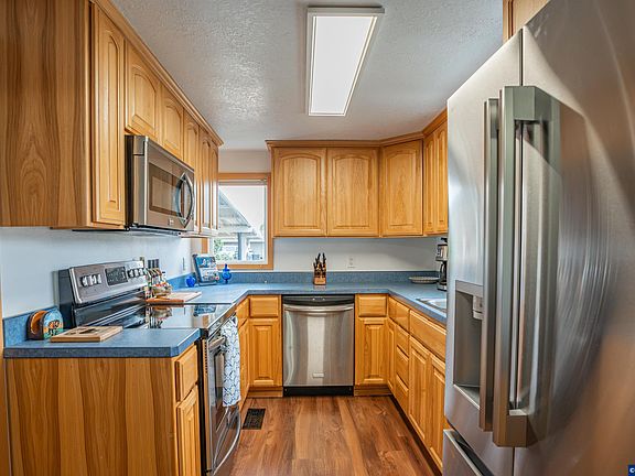 4th image of 599 E St