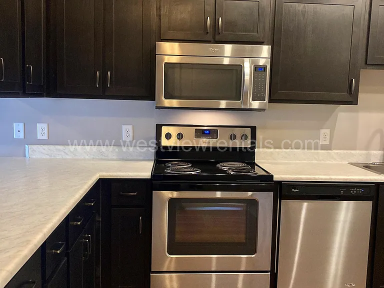 203 E Laurel St — Photo 197