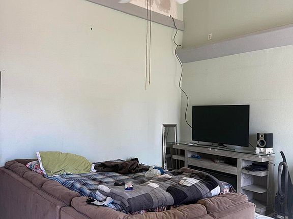 3rd image of 509 Mayapan Dr