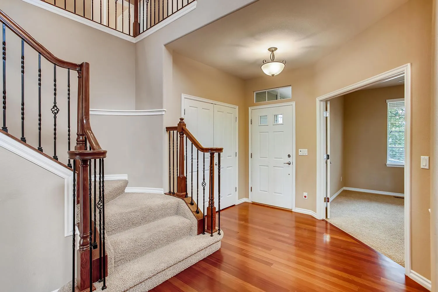 5 bed, 3600 sqft, $4,300 — Photo 2