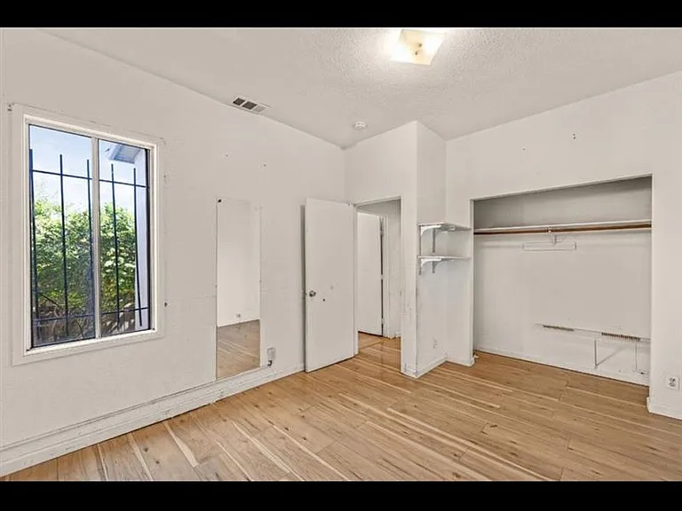 2422 E 24th St #2422 — Photo 5