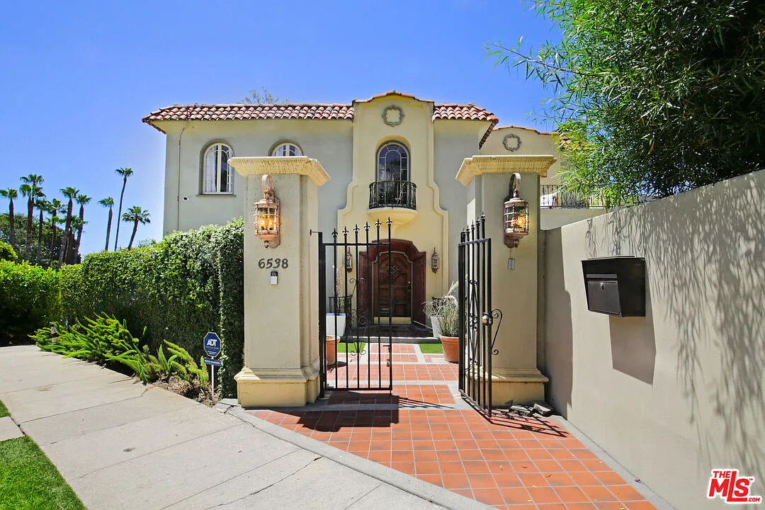 4 bed, 3.0 bath, 4352 sqft, $13,500 — Photo 3