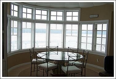 Dramatic circular dining room with 180 degree views