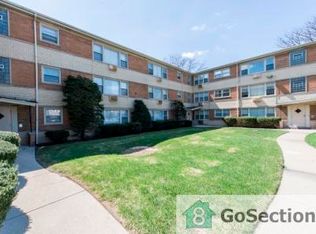 7901 S Paxton Ave, Chicago, IL 60617