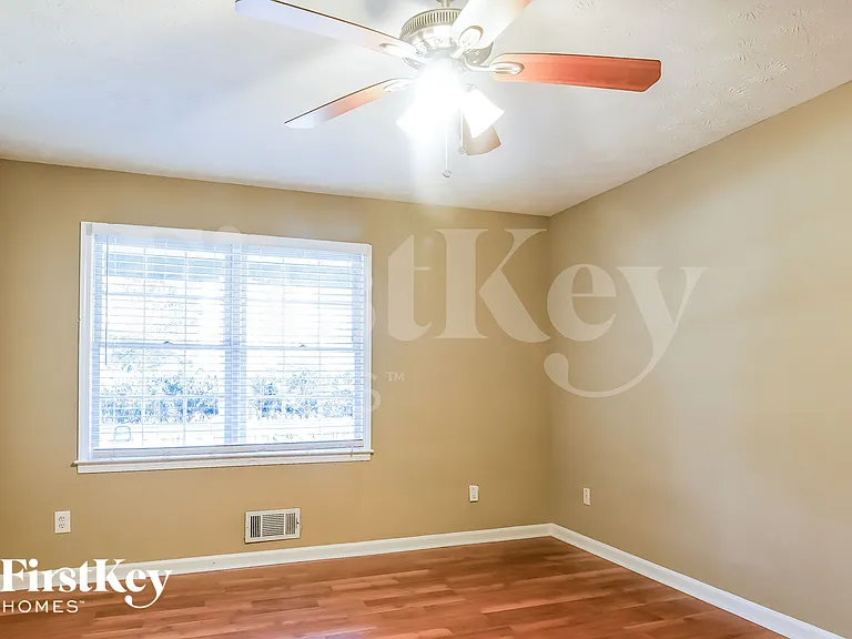 104 Dogwood Ct — Photo 8