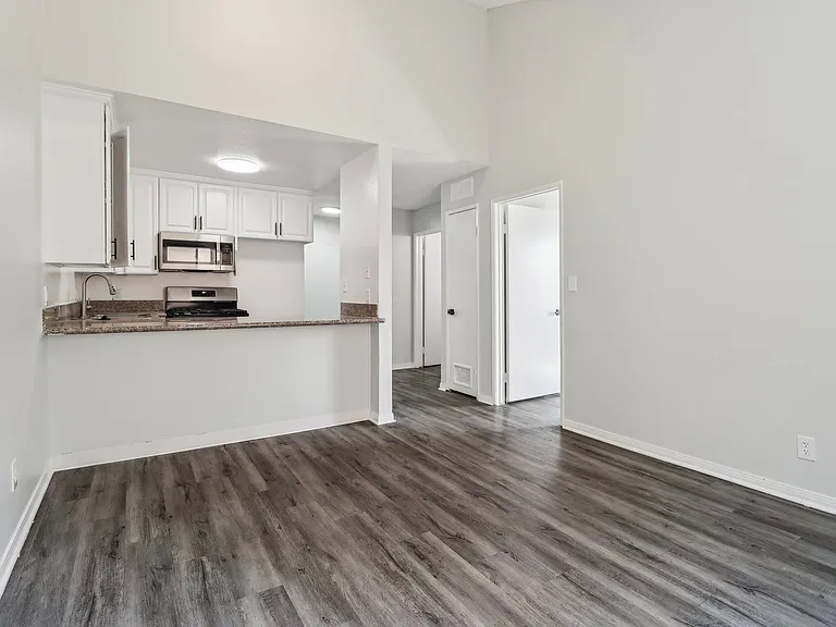 311 South New Hampshire Avenue — Photo 16