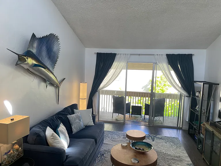 Living room - balcony with view of the pool