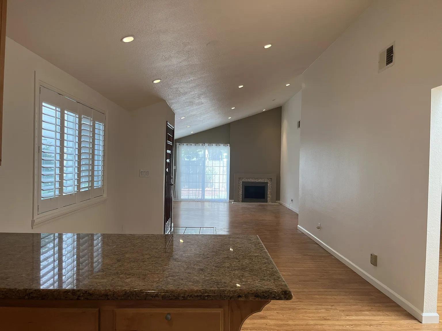 3 bed, 1436 sqft, $3,980 — Photo 2