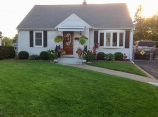 108 Lyons St, Springfield, MA 01151