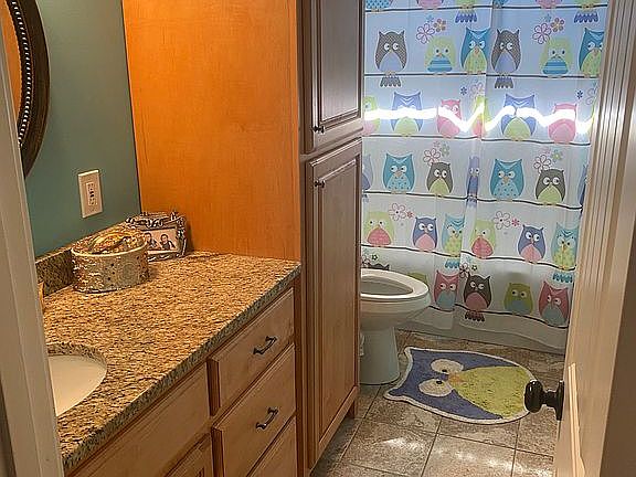 2nd image of 208 Bennet Cir
