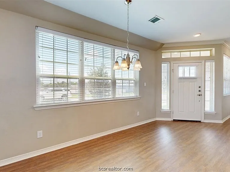 2027 Harvey Mitchell Pkwy S — Photo 9