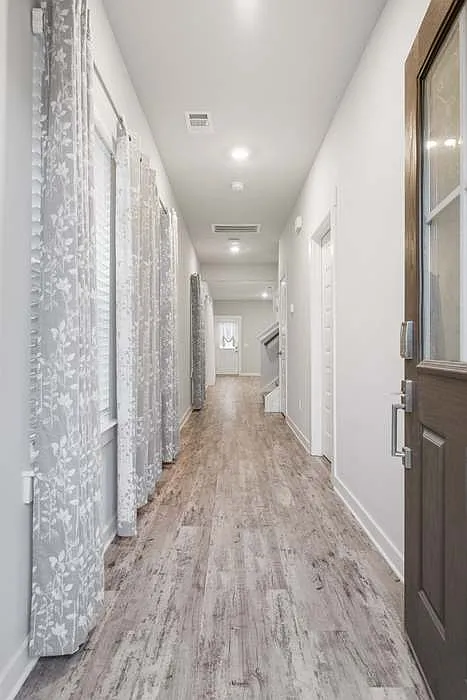 3 bed, 1966 sqft, $2,500 — Photo 4