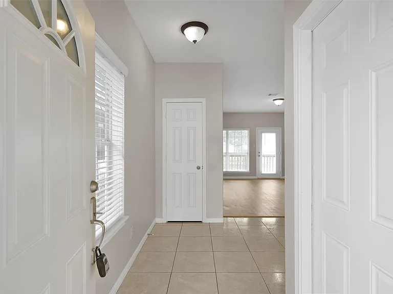 180 Binnacle Ct #B — Photo 2